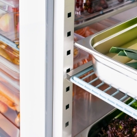 Stalgast Doppeltür-Kühlschrank, Edelstahl, GN 2/1, 1480x830x2010 mm (BxTxH), 0,44 kW