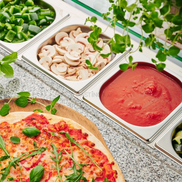 Stalgast Starline Pizzatisch mit Kühlaufsatz und Glasabdeckung, 3-türig, 8x GN 1/6